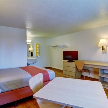 Motel 6 Springfield - Chicopee - Guest Room - Hotels Near Me - Chicopee, Massachusetts Motel 6 Springfield - Chicopee - Guest Room - Hotels Near Me - Chicopee, Massachusetts