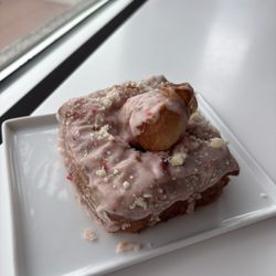 Sapor Coffee & Concepts - Strawberry Cronut