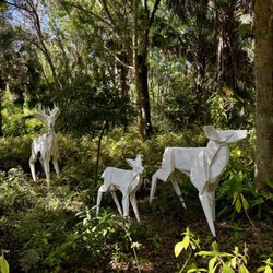 McKee Botanical Garden - Origami buck family sculpture