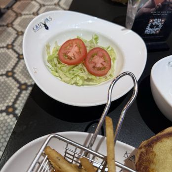 KANVAS By Kevin Kelley - Lettuce and tomato for the burger - American Near Me - Dallas, Texas KANVAS By Kevin Kelley - Lettuce and tomato for the burger - American Near Me - Dallas, Texas