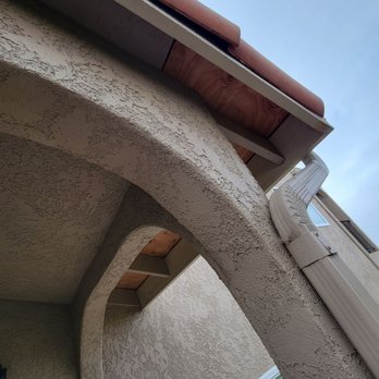 Mike Ratkay Construction - Eaves and rain gutter paint mismatch - Handyman Near Me