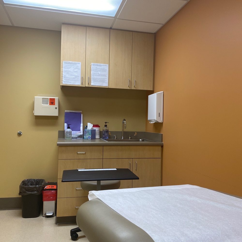Scott T Kawamoto, MD, LLC - Examination room - Rheumatologists Near Me - Honolulu, Hawaii Scott T Kawamoto, MD, LLC - Examination room - Rheumatologists Near Me - Honolulu, Hawaii
