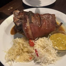 Pivovarský šenk Na Parkánu - Pork koleno with sauerkraut and horseradish.
