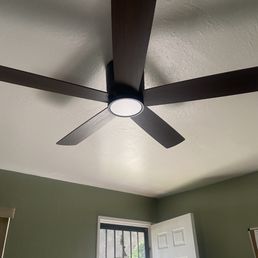 Finally this room has light and a fan as a bonus. Finally this room has light and a fan as a bonus.