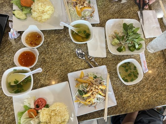 Cơm Gà Thượng Hải by null