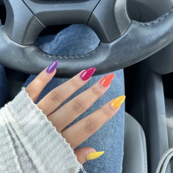 Hollywood Nails Salon - Nail Salons Near Me - South Riding, Virginia