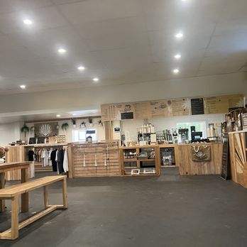 Island Vibes Cafe - Interior - Breakfast & Brunch Near Me - Lahaina, Hawaii