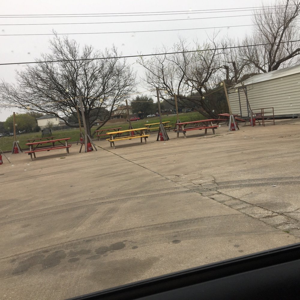 Alzer's BBQ - Seating area - Barbeque Near Me - Cedar Park, Texas Alzer's BBQ - Seating area - Barbeque Near Me - Cedar Park, Texas