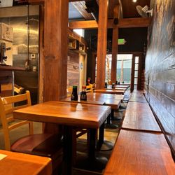 RnR Sushi & Bowls - Interior seating