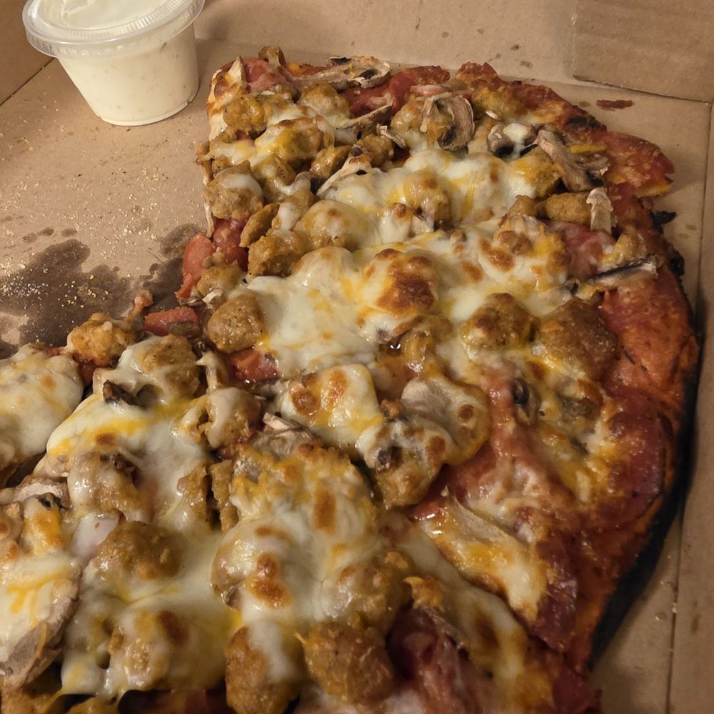 Chico's Pizza Parlor - Combination with no olives - Pizza Near Me - Seaview, Washington