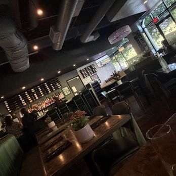 Frog & Slim - Interior - New American Near Me - Sacramento, California Frog & Slim - Interior - New American Near Me - Sacramento, California