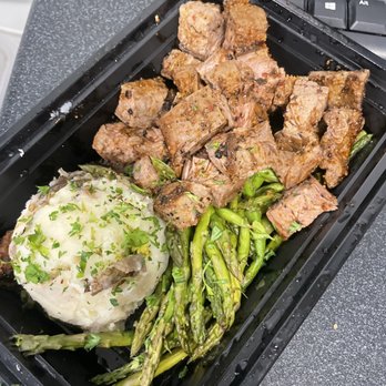 Chef Alexander Meal Prep - Steak and Mashed Potatoes - Food Delivery Services Near Me - Gardena, California Chef Alexander Meal Prep - Steak and Mashed Potatoes - Food Delivery Services Near Me - Gardena, California