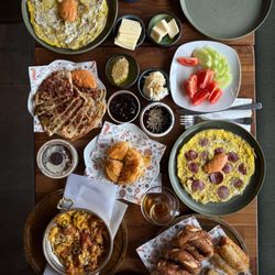 Caspian Crust - SULTAN BREAKFAST FOR 4