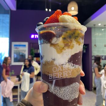 Oakberry Acai - Acai Bowl - The OAK Size (24 oz) - Acai Bowls Near Me - Huntington Beach, California