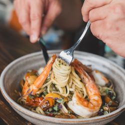 Taverna - Shrimp Scampi
house-made linguine pasta, jumbo white pacific shrimp, white wine, butter, garlic, shallots, basil, fresh lemon, tomatoes