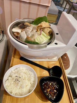Modern Toilet Theme Restaurant by null