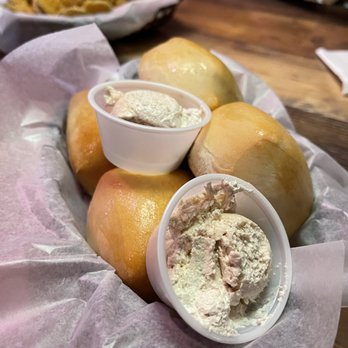 Texas Roadhouse - Buns with cinnamon butter - Barbeque Near Me - Weatherford, Texas Texas Roadhouse - Buns with cinnamon butter - Barbeque Near Me - Weatherford, Texas