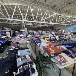 Bazaar Liquidations - Bazar liquidations, big warehouse