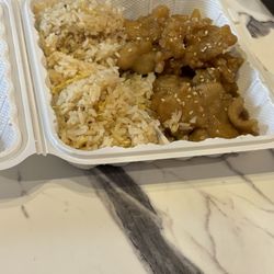 Hong Kong Restaurant - Sesame chicken