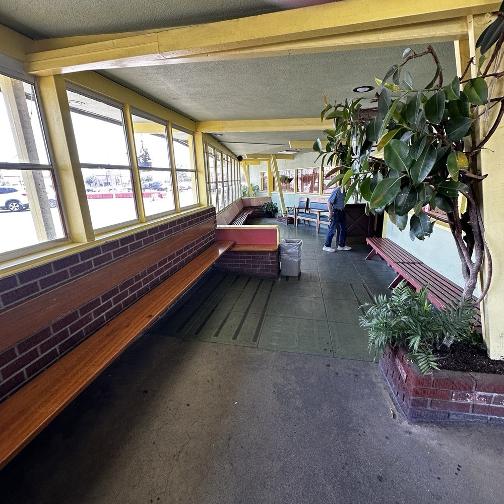Vince's Spaghetti - This waiting room still packs up! - Italian Near Me - Ontario, California