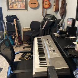 Singing-Studios Music Lessons and Classes - Beginning to intermediate piano lessons.
