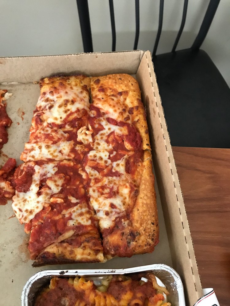 PIZZA HUT Updated 2024 10 Reviews 396 E Market, Akron, Ohio Pizza Restaurant Reviews