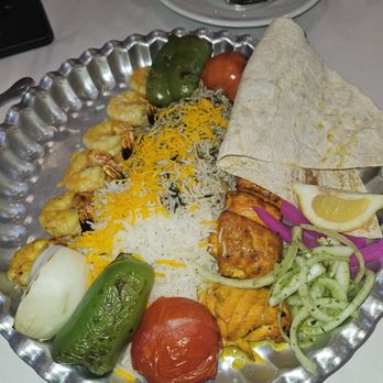 Noon O Kabab - Shrimp & salmon platter (green peppers, tomatoes & onions, white & dim rice) - Persian/Iranian Near Me - Hickory Hills, Illinois Noon O Kabab - Shrimp & salmon platter (green peppers, tomatoes & onions, white & dim rice) - Persian/Iranian Near Me - Hickory Hills, Illinois