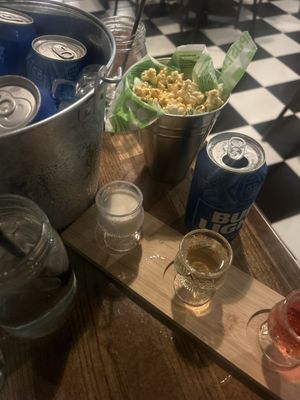 Nettie's Tavern by null