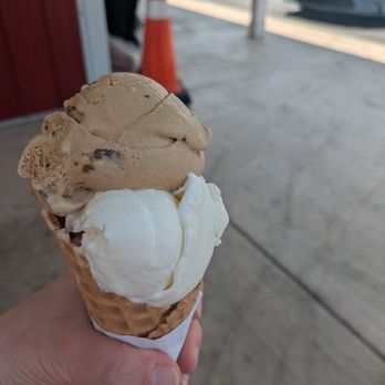 Rocky Point Creamery - Waffle cone with sweet cream and espresso ice cream - Ice Cream & Frozen Yogurt Near Me - Tuscarora, Maryland