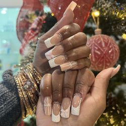 Luxe Day Spa - Christmas nails