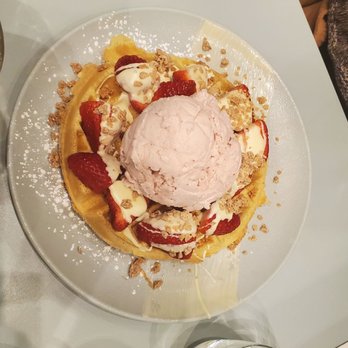 Demetres Downtown Markham - Pretty in pink - Desserts Near Me - Markham, Ontario