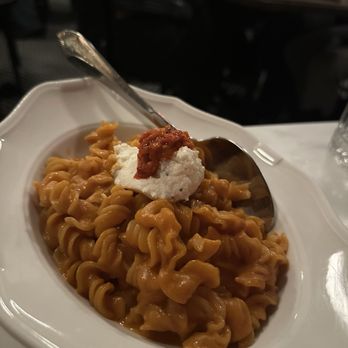 Donna's - Fusilli alla vodka - Italian Near Me - Los Angeles, California Donna's - Fusilli alla vodka - Italian Near Me - Los Angeles, California