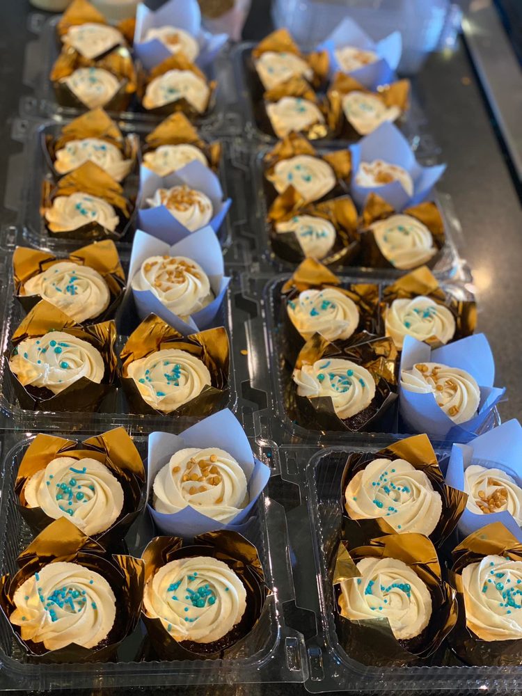 OHMYGOODIES! BY SARA JEAN Updated June 2024 285 Photos Topeka, Kansas Custom Cakes