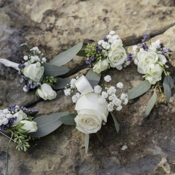 Flowers By Beatriz - Groomsmen boutonnieres - Floral Designers Near Me Flowers By Beatriz - Groomsmen boutonnieres - Floral Designers Near Me