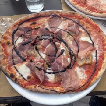 Il Torrione dei Sapori - La pizza speciale con prosciutto, melanzane, funghi e mozzarella! - Pizza Near Me - Bitonto, BA Il Torrione dei Sapori - La pizza speciale con prosciutto, melanzane, funghi e mozzarella! - Pizza Near Me - Bitonto, BA