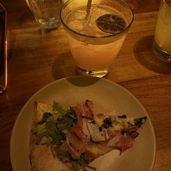 Kassi Beach - White pizza passionfruit margarita - Italian Near Me - Las Vegas, Nevada
