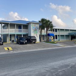 Buccaneer Inn - Street view. A short walk to the beach and the Blue Parrot