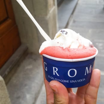 Grom - Fragola e stracciatella - Ice Cream & Frozen Yogurt Near Me - Florence, FI Grom - Fragola e stracciatella - Ice Cream & Frozen Yogurt Near Me - Florence, FI