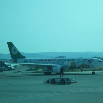 長榮航空股份有限公司 - Aircraft with Hello Kitty decor. - Airlines Near Me - Hong Kong, HK
