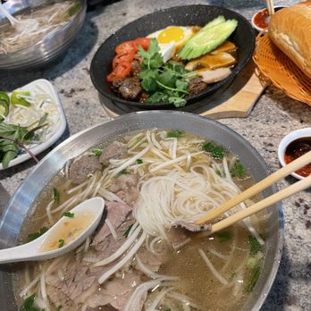 Pho Hoang - Pho with Thinly Sliced Steak, Tendons, & Beef Balls; Bo Ne - Vietnamese Near Me - Vallejo, California