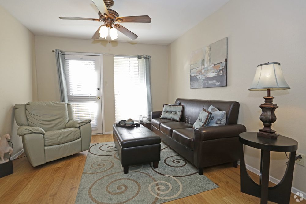 HICKORY HILL Updated August 2024 16 Photos 1000 Hicks St, Tomball