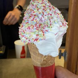 Gatekjøkken - Softis with Rainbow Sprinkles