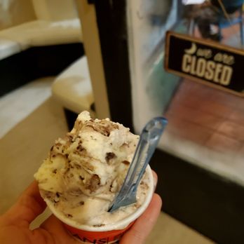 An's Dry Cleaning - beanie (Nutella, vanilla, bread pudding) - Gelato Near Me - San Diego, California An's Dry Cleaning - beanie (Nutella, vanilla, bread pudding) - Gelato Near Me - San Diego, California