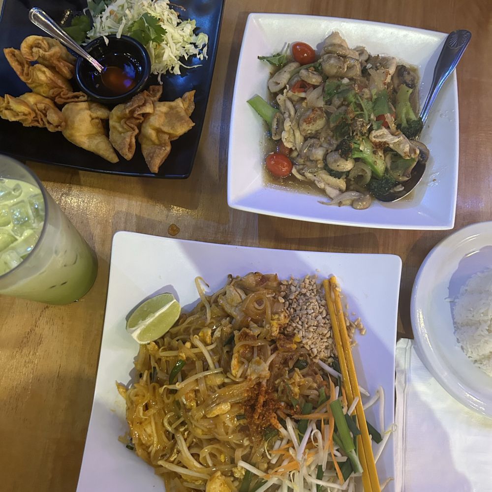 Crab Rangoon Thai Iced Tea Thai ice green tea, pad thai, chicken Garlic Stir Fried Crab Rangoon Thai Iced Tea Thai ice green tea, pad thai, chicken Garlic Stir Fried