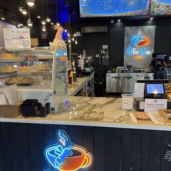 Blu Bee cafe - Ice Cream & Frozen Yogurt Near Me - Painesville, Ohio