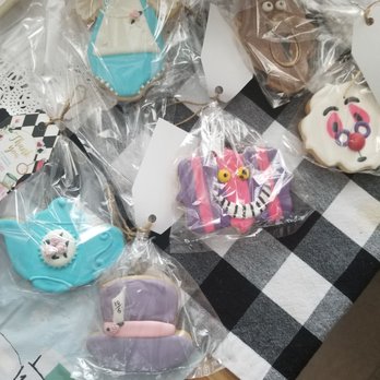 Ferny's Bakery - Alice in Onderland Theme! - Custom Cakes Near Me