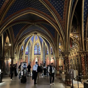 Sainte-Chapelle - Lower chapel - Churches Near Me - Paris, 75 Sainte-Chapelle - Lower chapel - Churches Near Me - Paris, 75