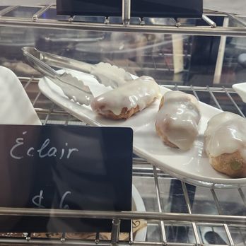 Crispy Avenue - Eclair - Cafes Near Me - St. Petersburg, Florida