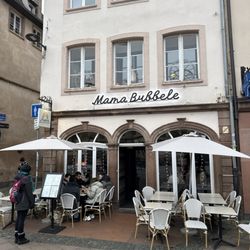 Mama Bubbele - Front patio