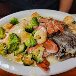 El Paisaje Mexican Grill - Tres Hermanos with tortillas on the side